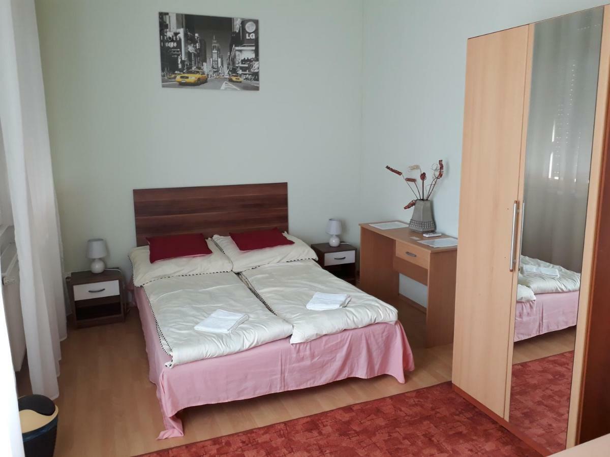 Piac utcai Apartman Debreţin Exterior foto