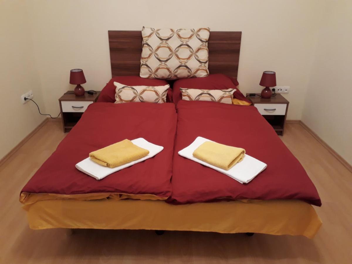Piac utcai Apartman Debreţin Exterior foto